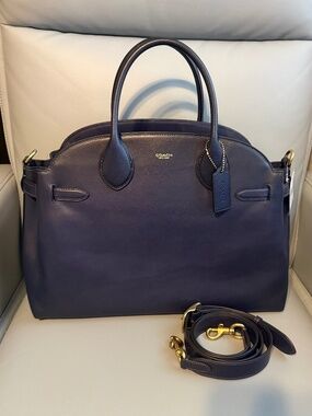 Coach Empire 40 Navy!